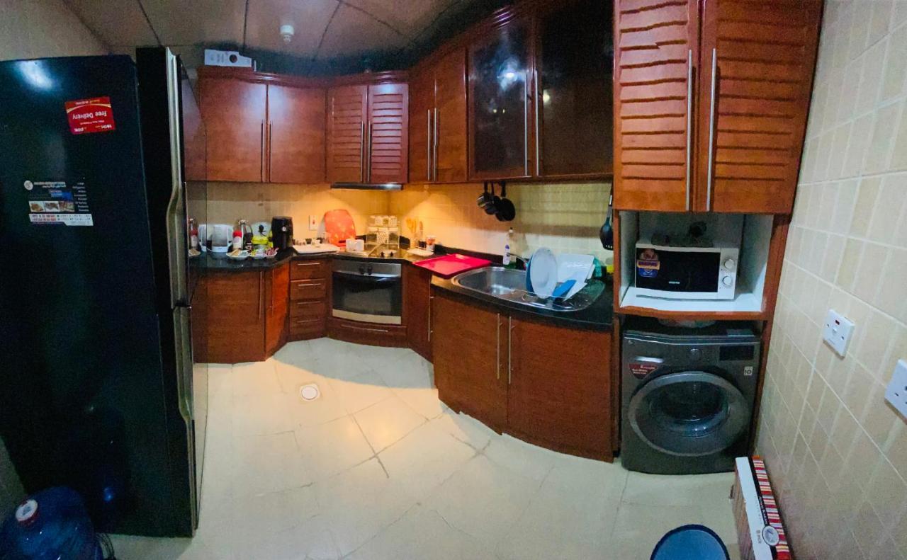 Nash Guest House Females Only ดูไบ ภายนอก รูปภาพ