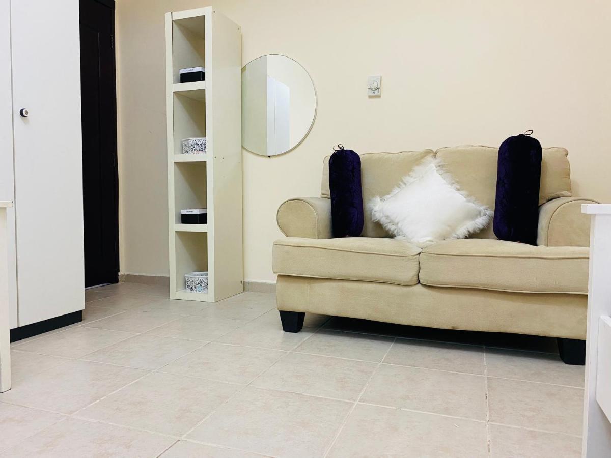 Nash Guest House Females Only ดูไบ ภายนอก รูปภาพ